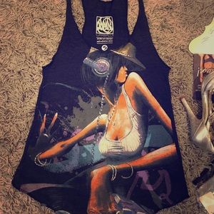 Graphic tank